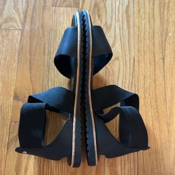 Sorel 7.5 slip on Ella Flat sandals black NWOT excellent cond new without tags - Picture 2 of 5